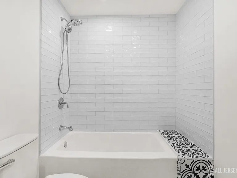 29 Hillsborough Dr — Photo 15