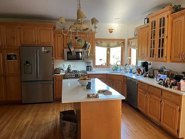 4 bed, 3.5 bath, 2832 sqft, $4,300 — Photo 2