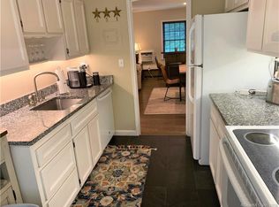 196 Park St #9, New Canaan, CT 06840