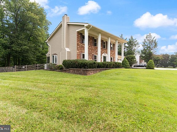2nd image of 15541 Baileys Ln