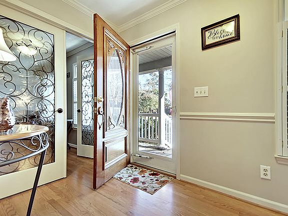 5th image of 406 Glouchester Ct