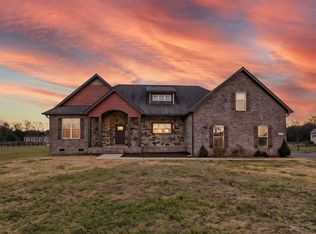 1347 Neil Rd, Chapel Hill, TN 37034