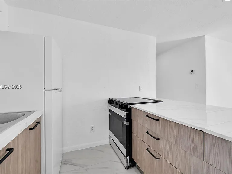 4285 SW 48th Ct — Photo 6