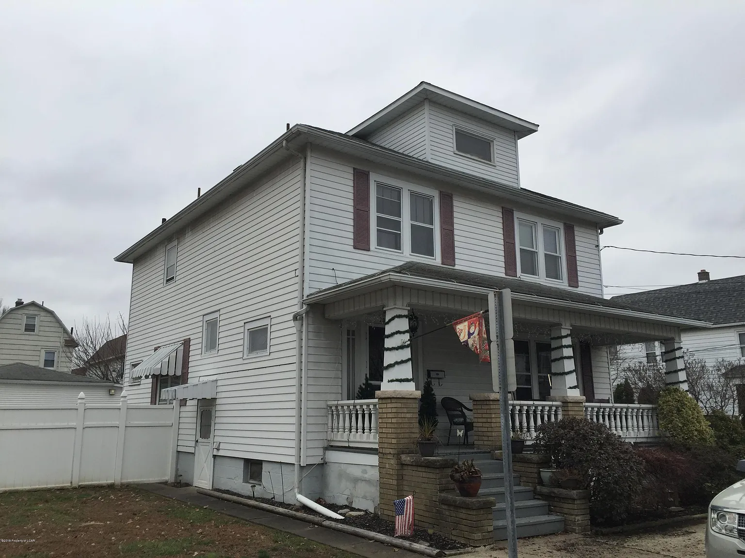 238 Richard St photo 1