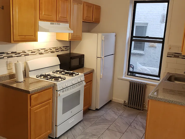 73rd St — Photo 1