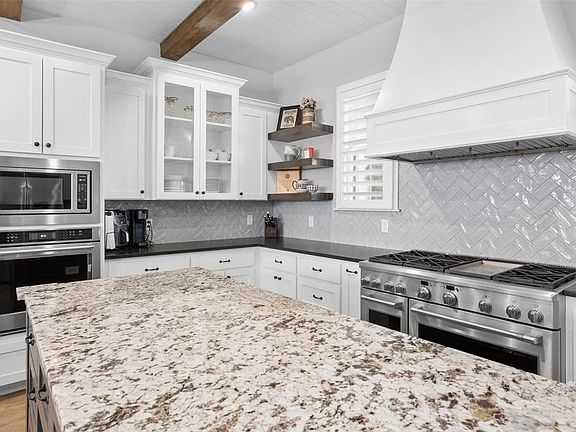 2nd image of 212 Canyon Lake Dr