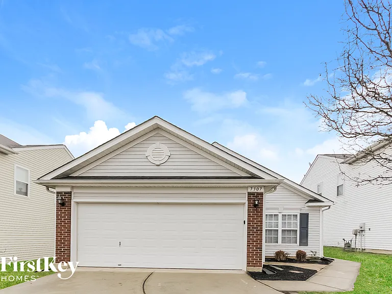 7307 Woodbourne Ln — Photo 1