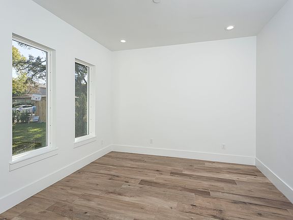 3rd image of 2343 Versailles Ave