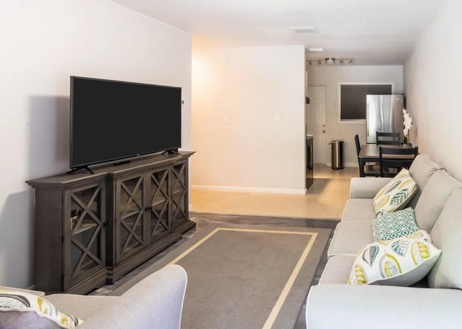 2Bed/1 Bath Apartment for Rent - Near Downtown Sarasota! — Photo 1
