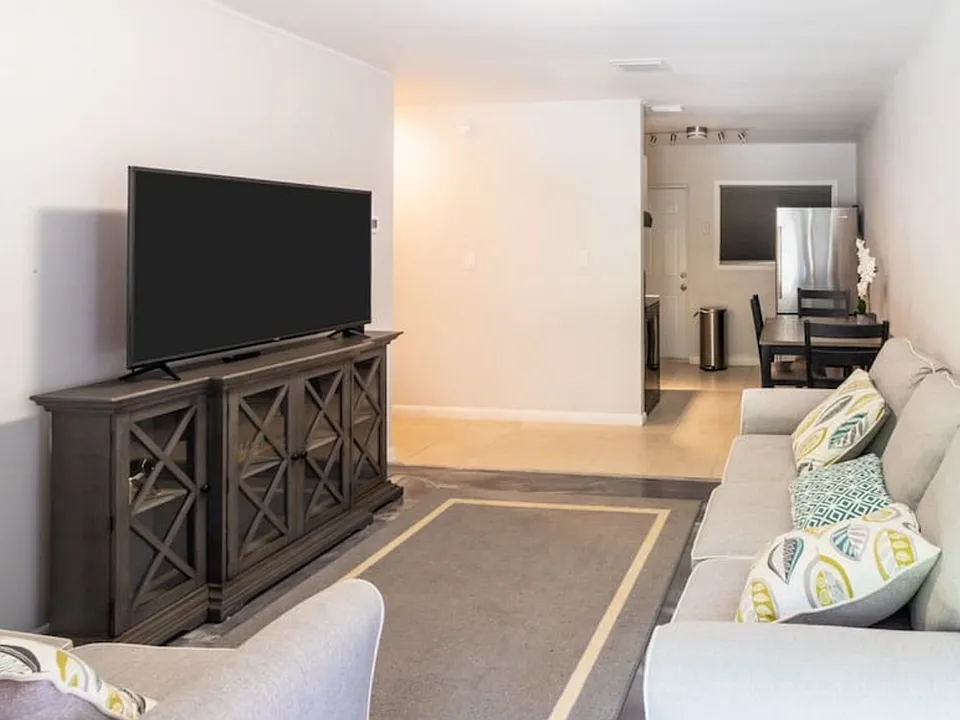 2Bed/1 Bath Apartment for Rent - Near Downtown Sarasota!