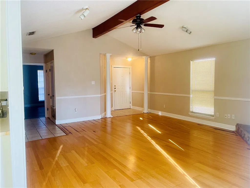 2 bed, 2.0 bath, 1341 sqft, $1,650 — Photo 2