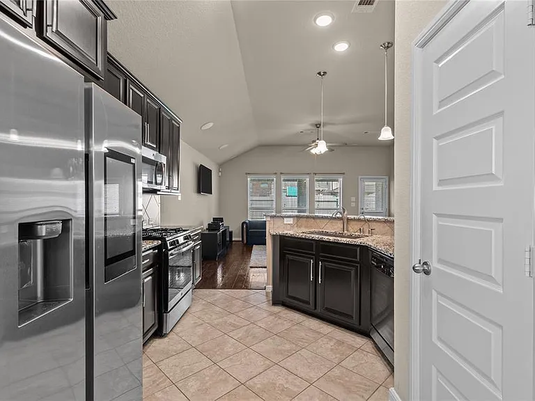 4808 Ladona Ct — Photo 15