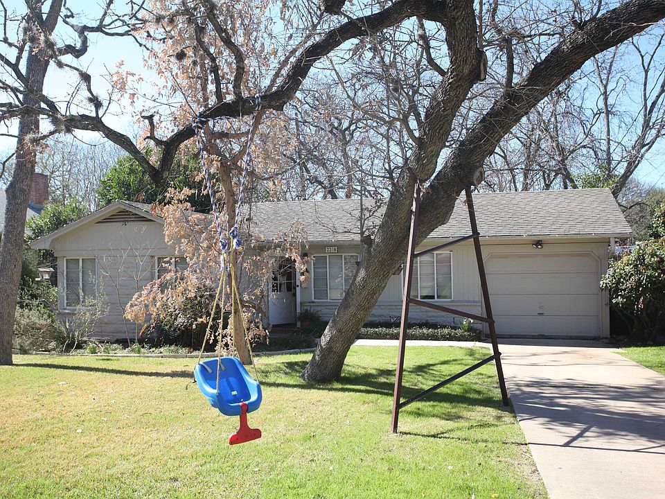 1st image of 2208 Meadowbrook Dr