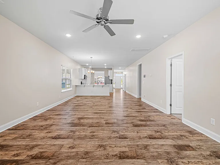 713 Greenwich Pl — Photo 17