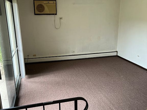 3rd image of 15718 Lake Dr #1