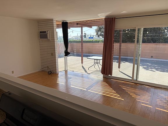 4th image of 1701 W 37th Pl