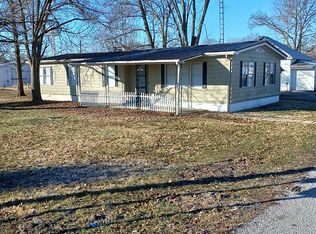 201 S Elm St, Ina, IL 62846