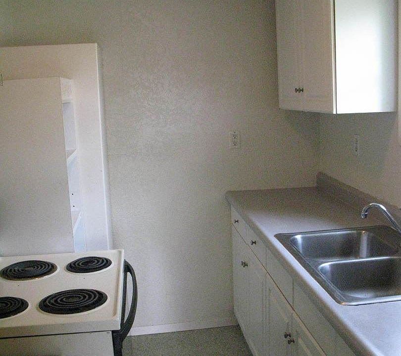 2nd image of 323 Chestnut St APT C