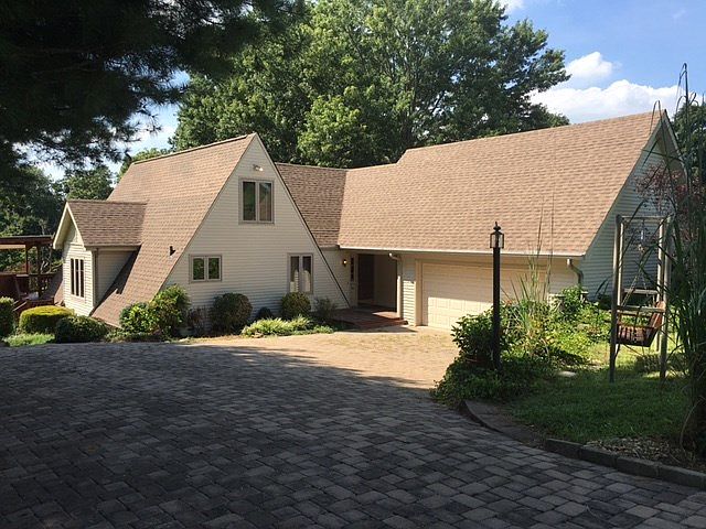 1st image of 222 Yellow Buckeye Ln