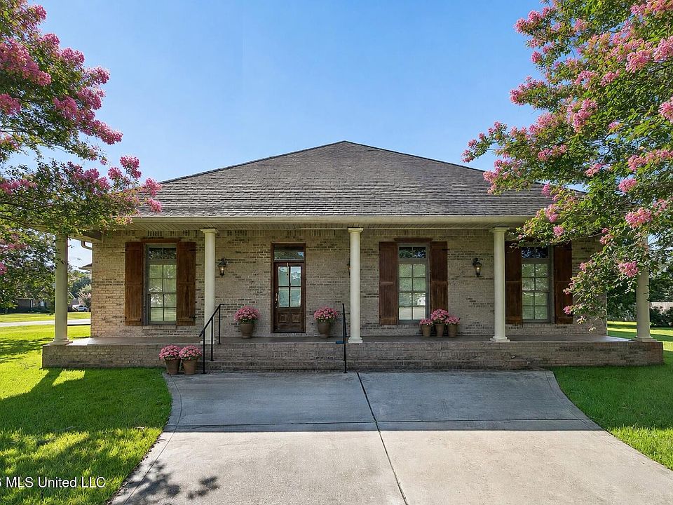1st image of 18254 Robinwood East Dr