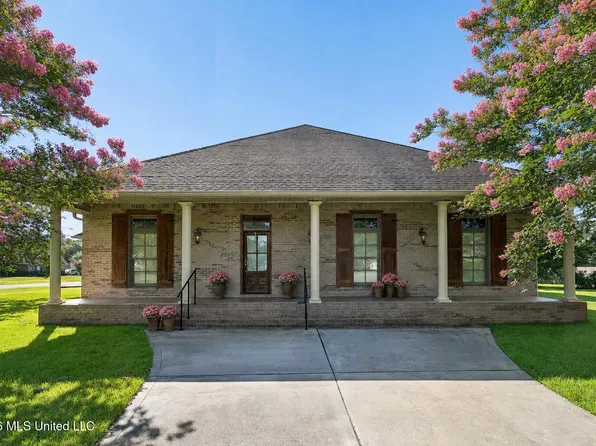 18254 Robinwood East Dr, Saucier, MS 39574