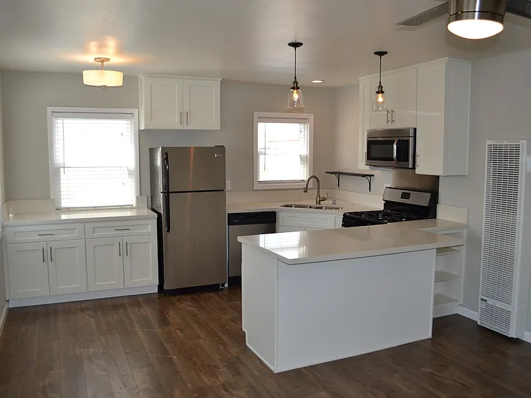 Upstairs Corner Apartment Home! Great North Park Location! Assigned Off Street Parking — Photo 11