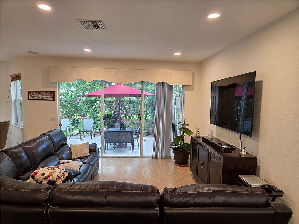 1st image of 383 Berenger Walk