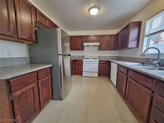 3rd image of 8420 Cove Landing Ave