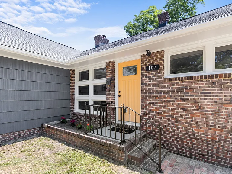 107 Lamb St — Photo 2