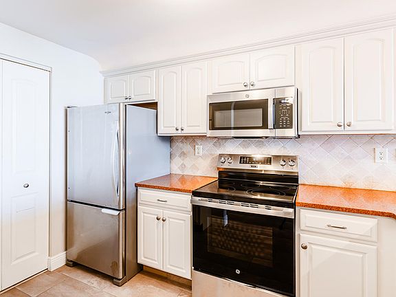 4th image of 651 Seaview Ct APT B206