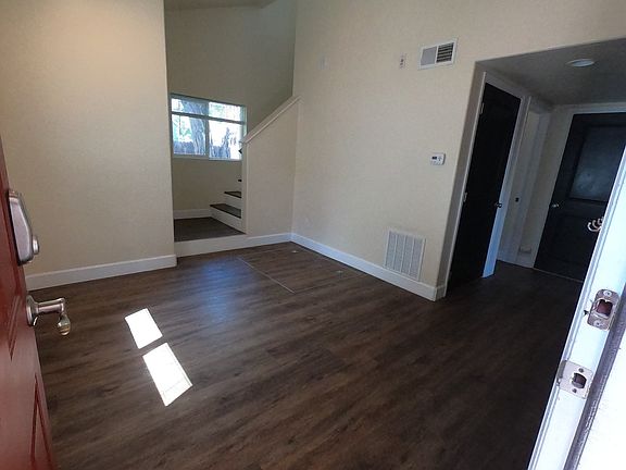 4th image of 1029-1031 Grandview Ave