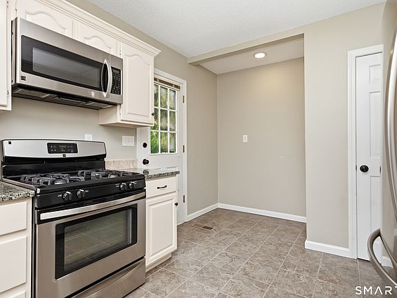5th image of 14 Rockhaven Drive #14