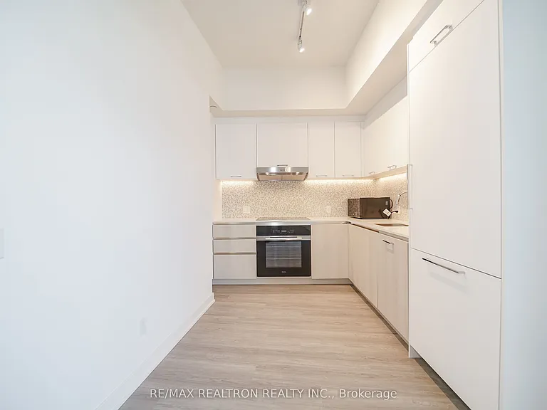 8188 Yonge St #627 — Photo 8