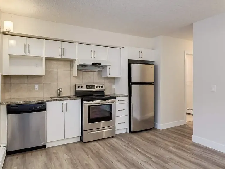 127 25th Ave SW #402 — Photo 9