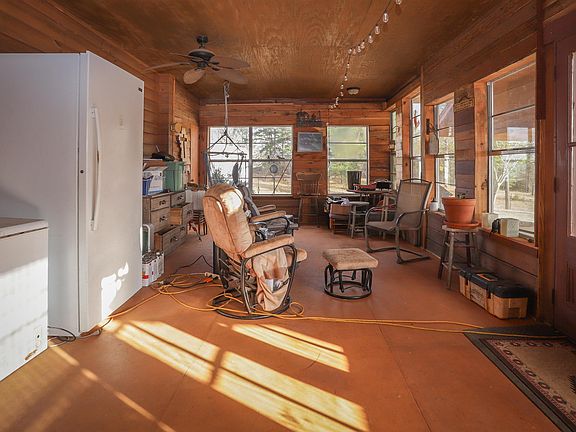 5th image of 329 Pecan Ln