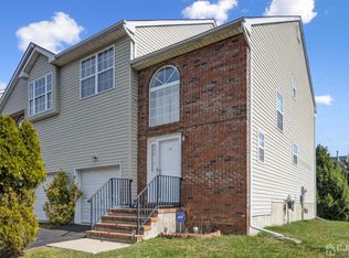100 Petal Ln, Ewing, NJ 08638