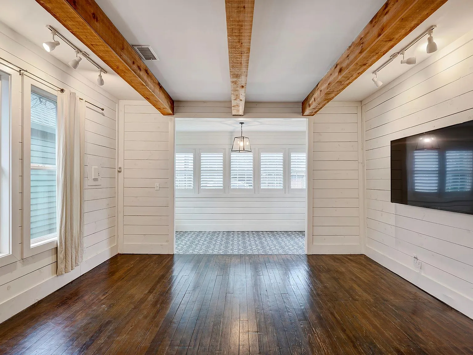 3 bed, 2.0 bath, 2018 sqft, $3,300 — Photo 3