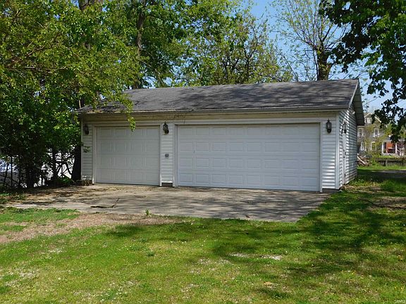 4th image of 828 W Kilgore Ave