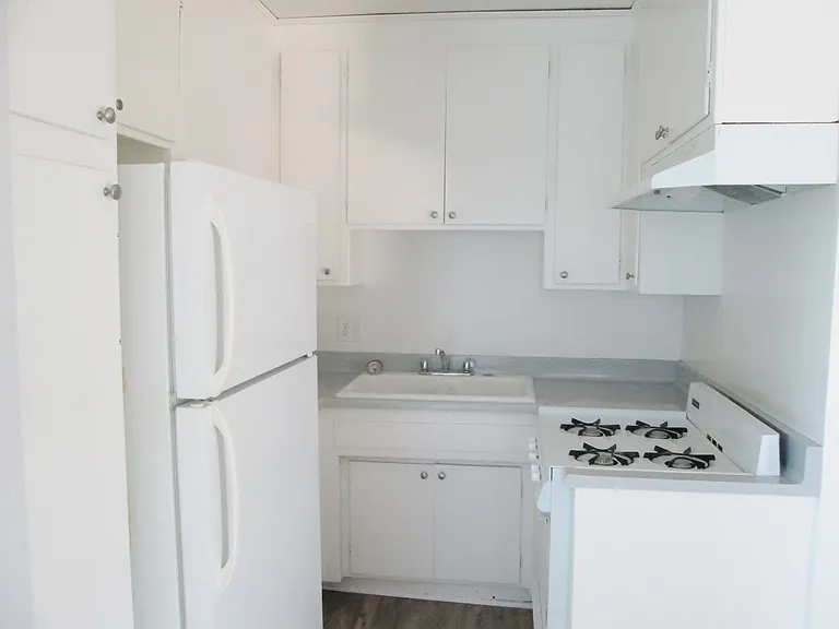 Lido Apartments - 1825 Butler Ave/1822 Colby Ave — Photo 10
