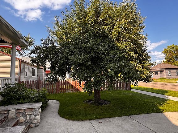 3rd image of 712 Burke Ave