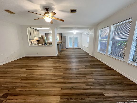 4th image of 8202 Meadow Horn Dr