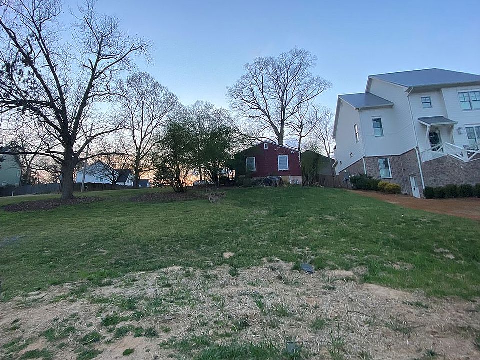 2nd image of 2858 Georgian Dr W