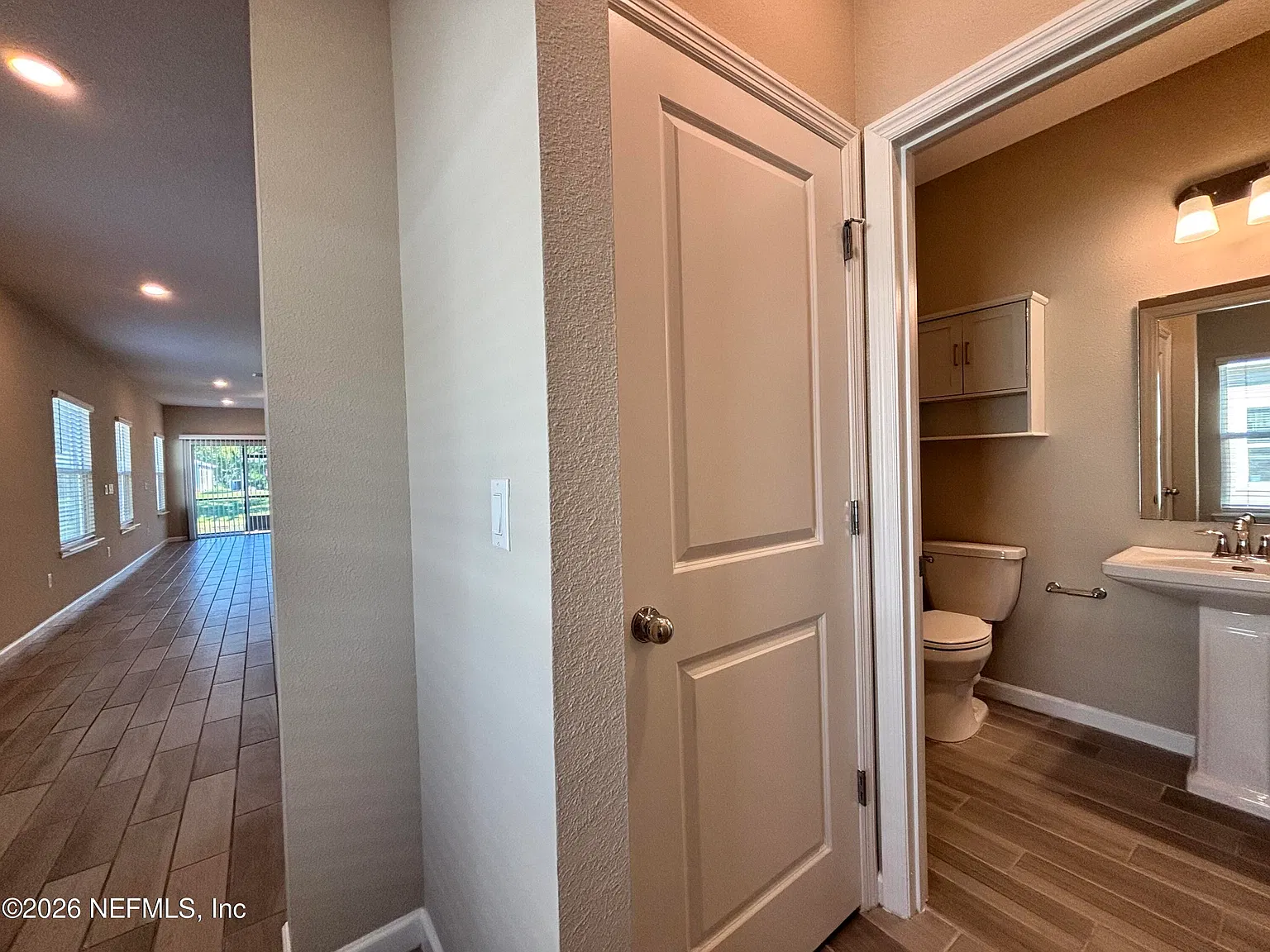 4 bed, 2.5 bath, 1874 sqft, $2,050 — Photo 4