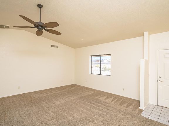 4th image of 2425 Hillview Dr