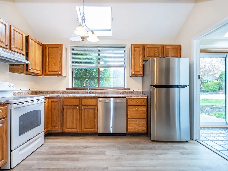 1006 Bryan Ct — Photo 15