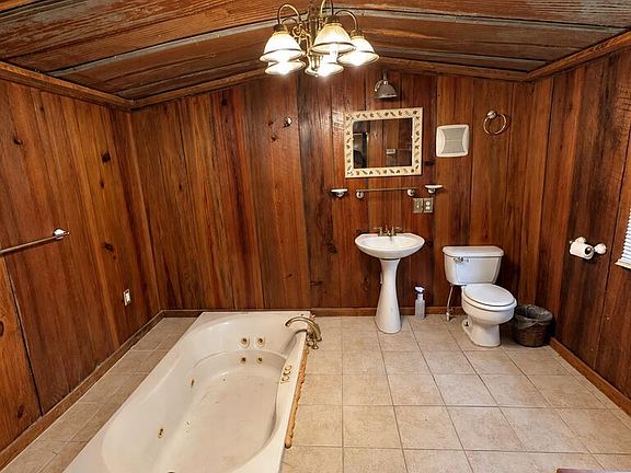 3rd image of 16257 Bowens Mill Rd