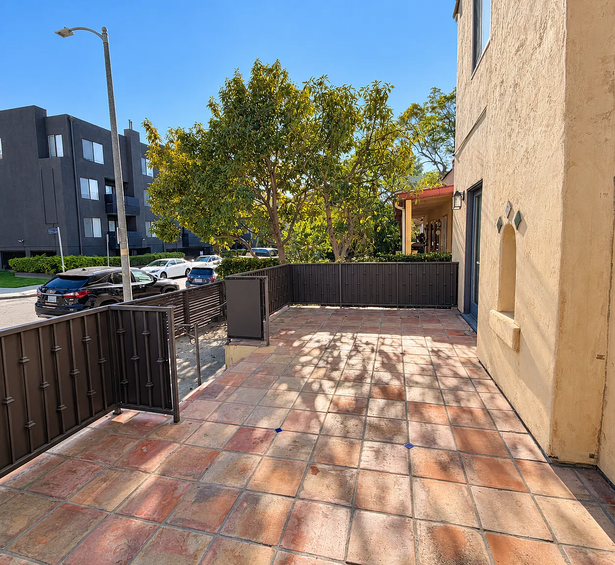 3 bed, 1300 sqft, $4,500 — Photo 2