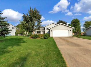 68 Barton Rd, Oshkosh, WI 54904