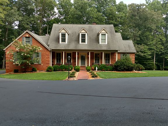 2nd image of 121 Wateredge Ln