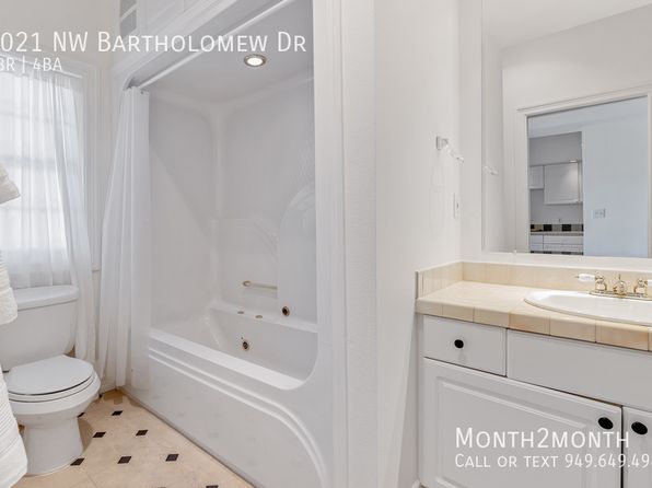 9021 NW Bartholomew Dr